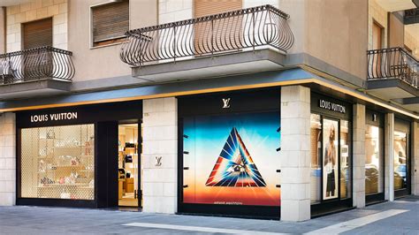 outlet louis vuitton bari|Louis Vuitton Bari Store in Bari, Italy .